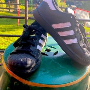 It’s superstar indoor soccer shoes